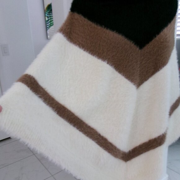 New Ann Taylor Soft Fuzzy Cream Brown Black Poncho Cream Brown Black XS / S NWT - Picture 6 of 12